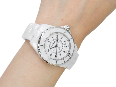 モテる女の腕時計　シャネル　J12