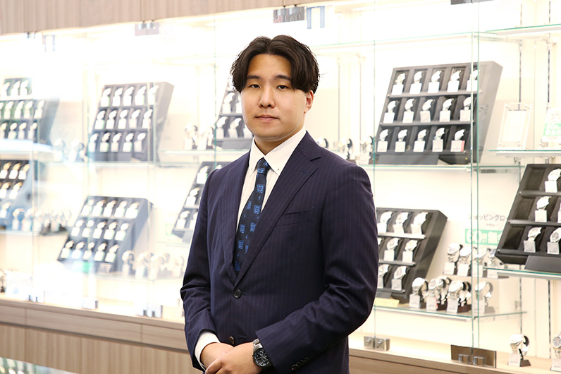 スタッフ　大﨑