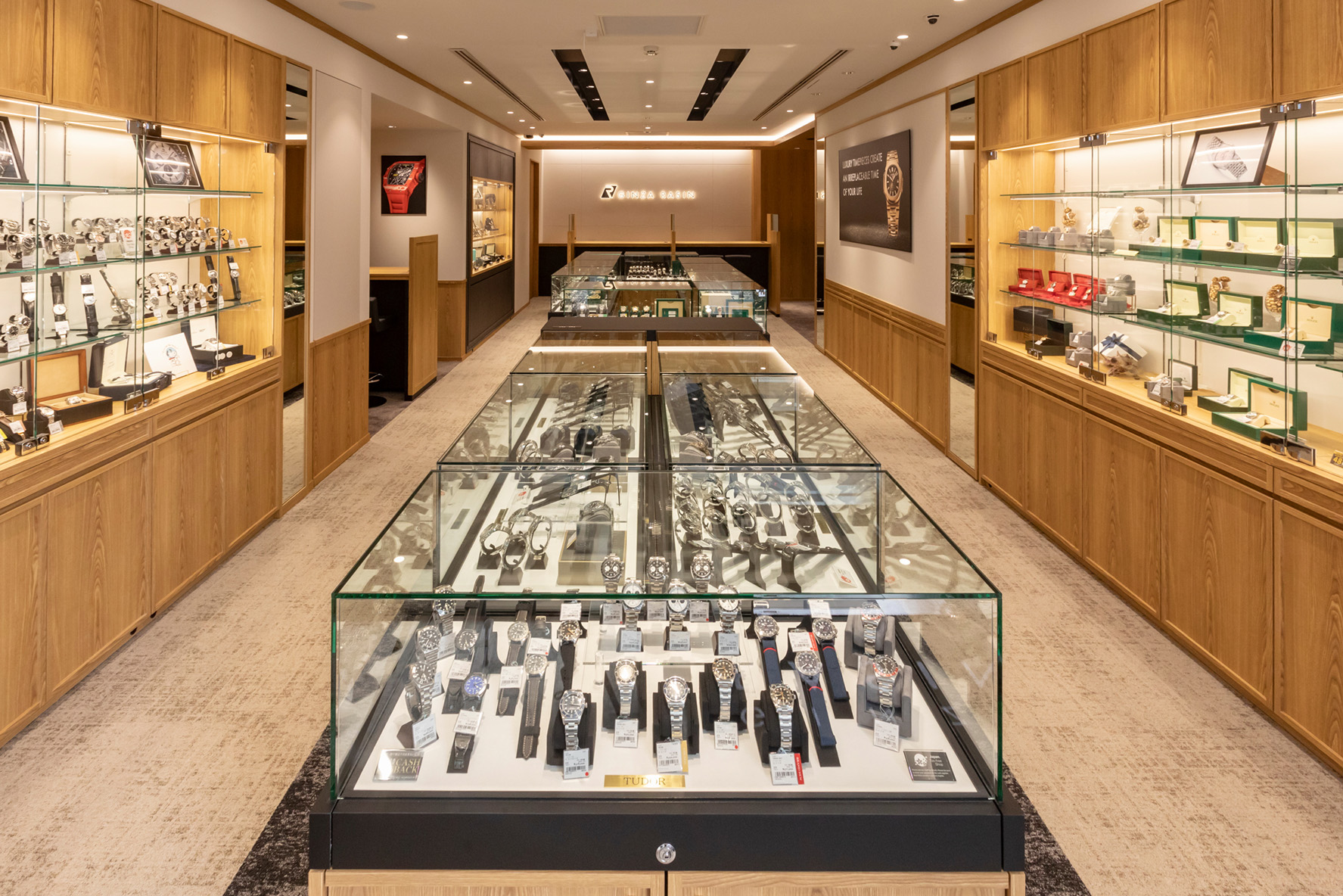 新宿店 店内イメージ